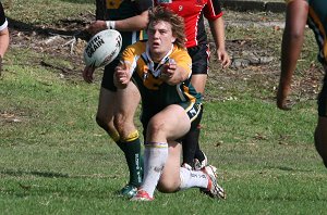 Jason Savin whips the ball out - University Shield - Endeavour SHS v Hunter SHS (Photo's : ourfooty media)