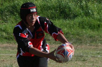 Talyor passing the ball ( Photo : ourfooty media)