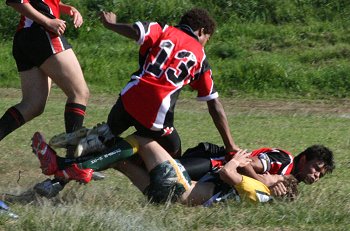 Endeavour fullback Jarden Gatt with head crunchin defence 