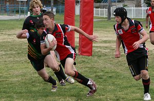 Stacey Morelli runs the ball from the Endeavour line 