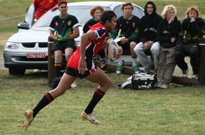 Endeavour fullback Jarden Gatt looks to run up the wing