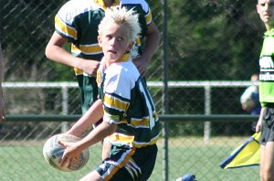 Jack Scollard get the footy to the backs St. Gregory's College Vs Hunter Sports High School (Photo : ourfooty media) 