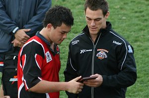 WestTigers John Morris presents the 'Man of the Match' Award ( Photo : ourfooty media) 