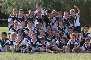 Gymea Bay Public School Senior & Junior Teams (Photo : steve monty / OurFootyTeam.com) 