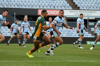 Tekina Vailea runs the ball for Wyong (Photo : Steve Monty / OurFootyTeam.com) 