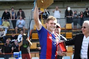 Proud Knights Skipper Brodie Jones proudly hold up the 2014 Harold Matthews Cup (Photo : Steve Montgomery / OurFootyTeam.com) 