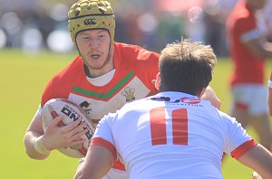 Morgan Jefferies runs it straight at the England LIONS defenders (Photo : IanLovell.com) 