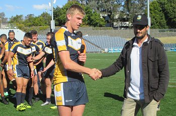 Westfields Skipper Lindsay Smith is congratulated by Ryan Borg (Photo : steve montgomery / OurFootyTeam.com) 
