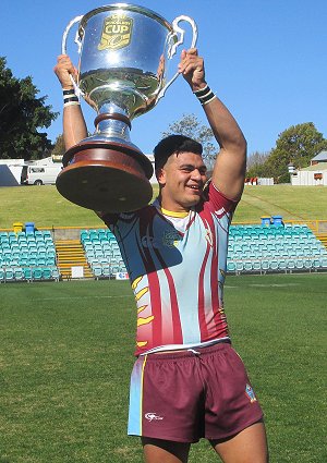Keebra Park Skipper David Fifita Proudly holds up the National 2017 gio Schoolboy Cup (Photo : steve montgomery / OurFootyTeam.com) 
