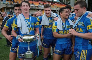 Kyle Schneider, Parramatta EELS skipper proudly holding the 2017 SG Ball CUP (Photo : Steve Montgomery / OurFootyTeam.com) 