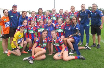 Newcastle KNIGHTS Tarsha Gale Cup Preliminary Final TeamPhoto (Photo : steve montgomery / OurFootyTeam.com)