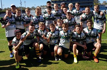 Hunter SHS 2019 u13s Schoolboy TROPHY CHAMPIONS Team Photo (Photo : Steve Montgomery / OurFootyTeam.com)
