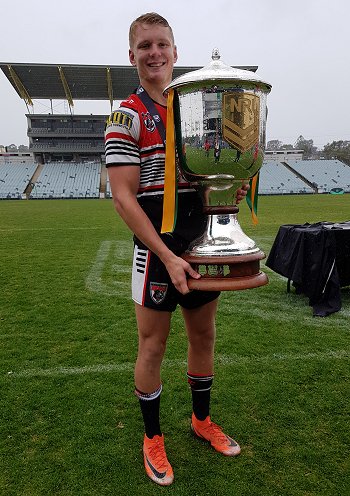 Kirwan Captain Brad Schneider proudly holding the 2019 National Schoolboy Cup (Photo : Steve Montgomery / OurFootyTeam.com)