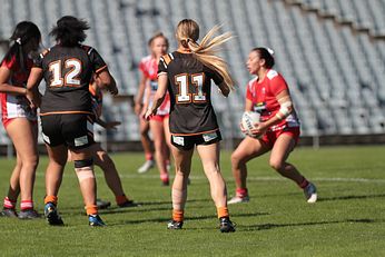 Tarsha Gale Cup WestsTigers v Illawarra Steelers U18 Tarsha Gale Cup u18 Girls Rugby League Rnd 12 Action (Photo : steve montgomery / OurFootyTeam.com)