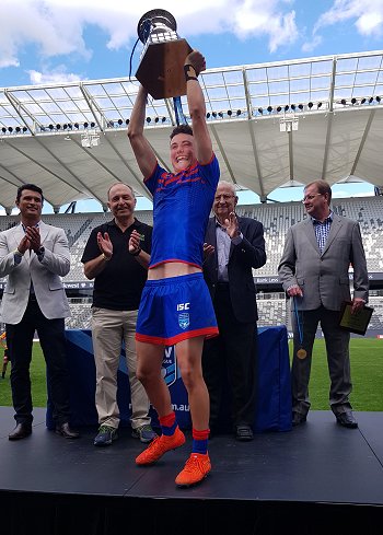 Jonah Pezet is stoked to hold up the 2019 Harold Matthews Cup (Photo : Steve Montgomery / OurFootyTeam.com)