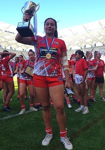 Illawarra Steelers Maddison Weatherall proudly holding up the 2019 Tarsha Gale Cup (Photo : steve montgomery / OurFootyTeam.com)