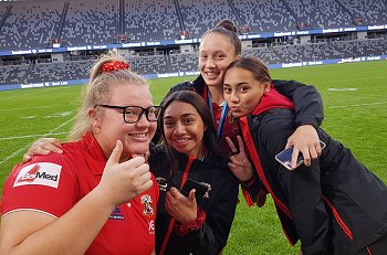 Steelers Celebrate winning the 2019 Tarsha Gale Cup (Photo : steve montgomery / OurFootyTeam.com)