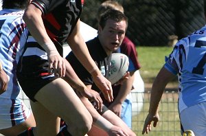 Endeavour SHS v The Hills SHS AaC '09 Qtr Final action (Photo : ourfootymedia)