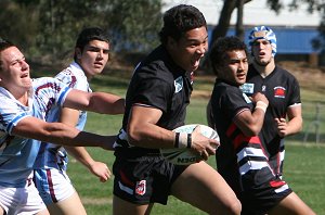 Endeavour SHS v The Hills SHS AaC '09 Qtr Final action (Photo : ourfootymedia)