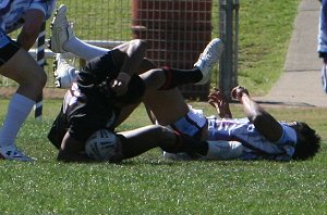 Endeavour SHS v The Hills SHS AaC '09 Qtr Final action (Photo : ourfootymedia)