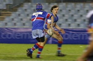 Harrison Day gets the footy to his mate - Engadine Vs Menai at Shark Park (Photo's : ourfooty media)