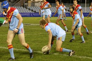 Daniel Small feeds his backline - De la Salle Vs Gymea Gorilla's Rnd 3 at Shark Park ( Photo : ourfooty media)