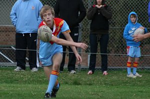 Daniel Small get the ball to his backs - Menai Roosters Vs De la Salle U 15A's (Photo : ourfooty media)