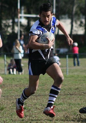 Rea goes for a run - Cronulla Caringbah Vs De La salle U 15A's Rnd 12 (Photo's : ourfooty media)