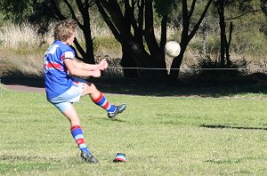 De La Salle Vs Engadine Dragons U 15a's Rnd 17 action ( Photo : ourfooty media ) 