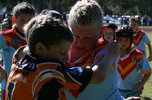 De La Salle Vs Yarrawarra Tigers U 8B's action (Photo's : ourfooty media) 