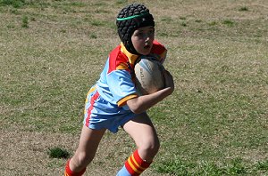 De La Salle Vs Yarrawarra Tigers U 8B's action (Photo's : ourfooty media) 