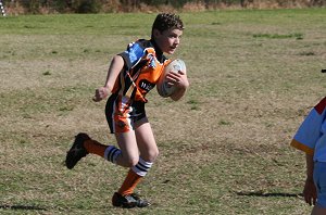 De La Salle Vs Yarrawarra Tigers U 8B's action (Photo's : ourfooty media) 