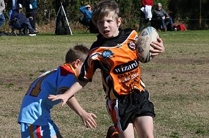 De La Salle Vs Yarrawarra Tigers U 8B's action (Photo's : ourfooty media) 