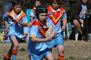 De La Salle Vs Yarrawarra Tigers U 8B's action (Photo's : ourfooty media) 