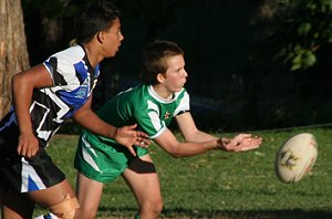 Young Willis feeds the footy - Gymea Vs Cronulla U15A's Rnd 5 (photo : ourfooty media)