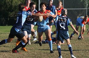 Jesse Faye tries to smash his way thru' - De la Salle Vs Aquinas Colts Rnd 9 (Photo : ourfooty media)