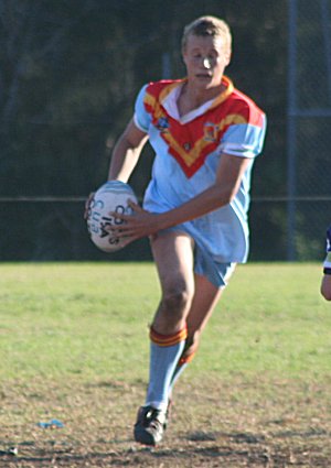 Luke Manahan runs fron deep inside his own territory - De la Salle Vs Aquinas Colts Rnd 9 (Photo : ourfooty media)