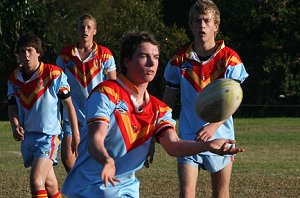 Tommy gets the ball out wide - De la Salle Vs Aquinas Colts Rnd 9 (Photo : ourfooty media)