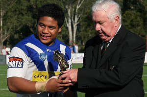 David Minute accepts his 'GOLDEN BOOT - Best Player of the Year' award from Mr. John Riodan vp at Souths Juniors (Photo's : ourfooty media) 