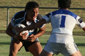 Rea Pittman eyes the Bulldogs fullback b4 giving him the slip in the Bulldogs vs Sharks Matty's Cup trial game