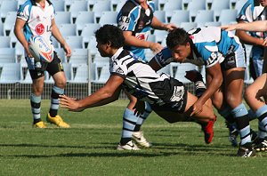 a gr8 pass by the Wests player - Sharks Vs Magpies Matthew's Cup trial @ Shark Park (Photo's : ourfooty media)