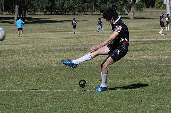 Panters have a shot at goal  ( Photo : ourfooty media)