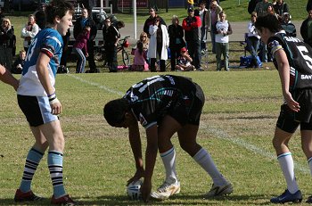 Dodgie marks the Panthers play-the-ball (Photo : ourfooty media)