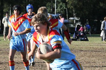 Reece Davidson runs the ball hard up the middle