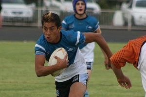 Rea Pittman charges up Larkin Oval for the Cronulla Sharks 