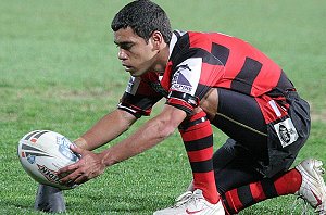 Ricky Morris lines up a kick – Ricky gathered 16 points for the Bears on Friday night. Photo: Steve Little.