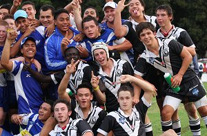 Bulldogs and Wests Magpies celebrate together after the HMC 7's Round Robin - Well done the Doggies (Photo : ourfooty media)