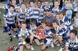 Gorden Tallis with the winning team