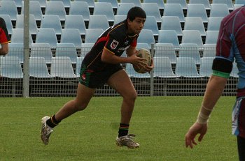 Chase Stanley Cup - Illawarra SHS v The HILLS SHS action (photo : ourfootymedia) 
