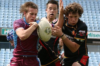 Chase Stanley Cup - Illawarra SHS v The HILLS SHS action (photo : ourfootymedia) 